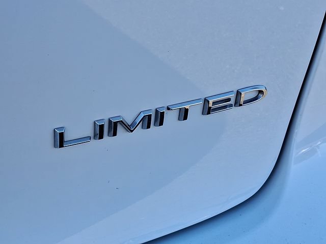 Used 2023 Chrysler Pacifica Limited FWD image 29