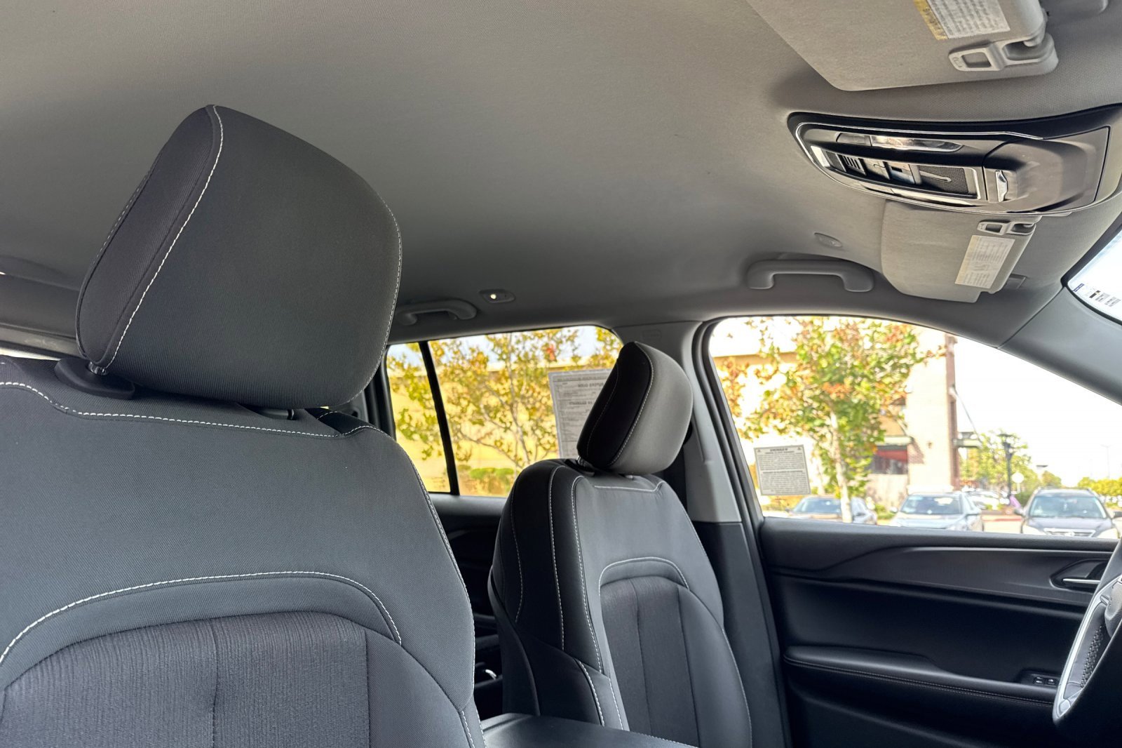 Used 2023 Jeep Grand Cherokee Laredo image 19