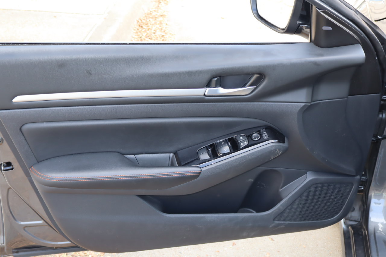 Used 2025 Nissan Altima 2.5 SR FWD image 19