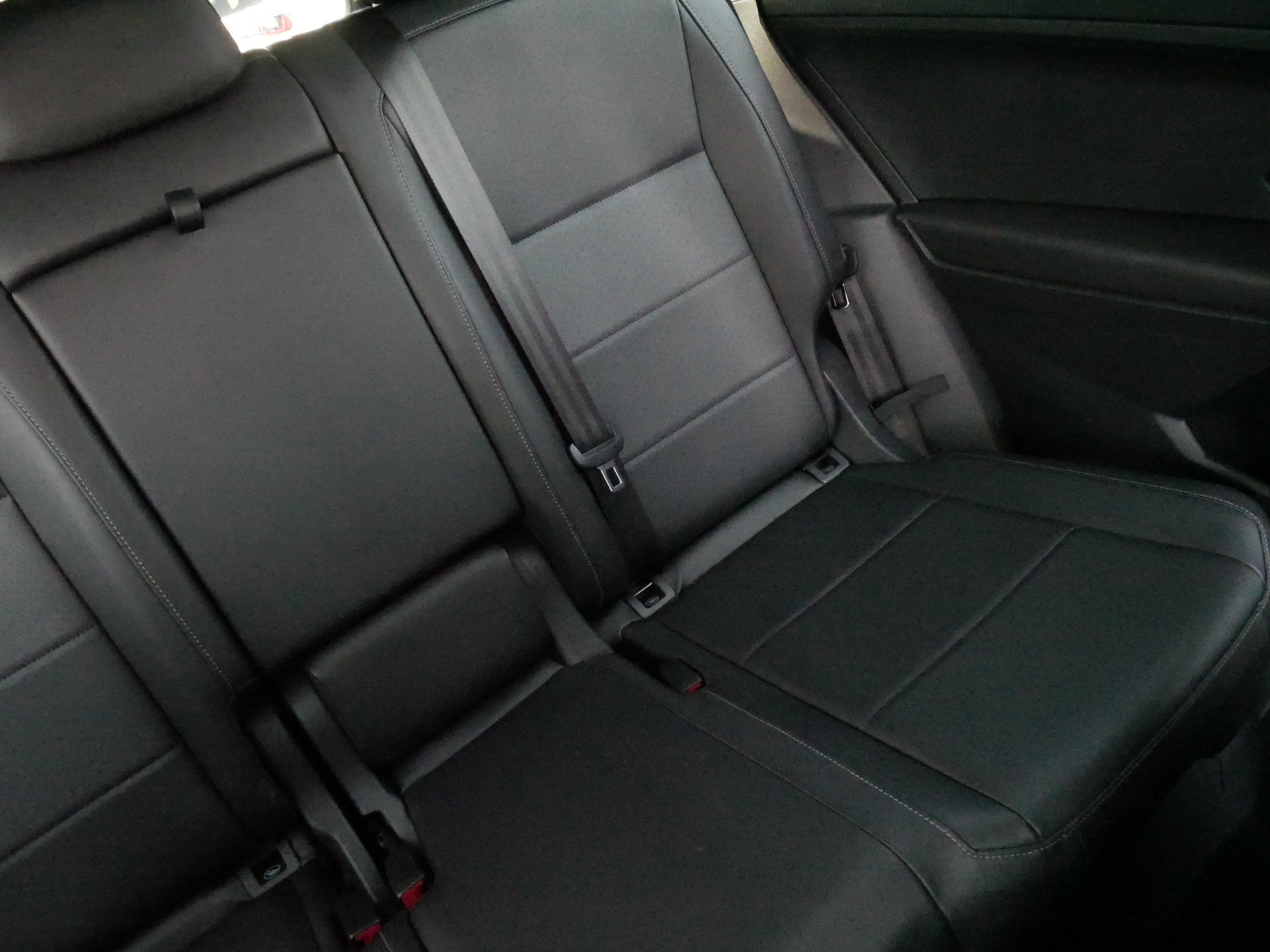 Used 2018 Volkswagen Tiguan SE w/ Panoramic Sunroof Package AWD/4WD image 14