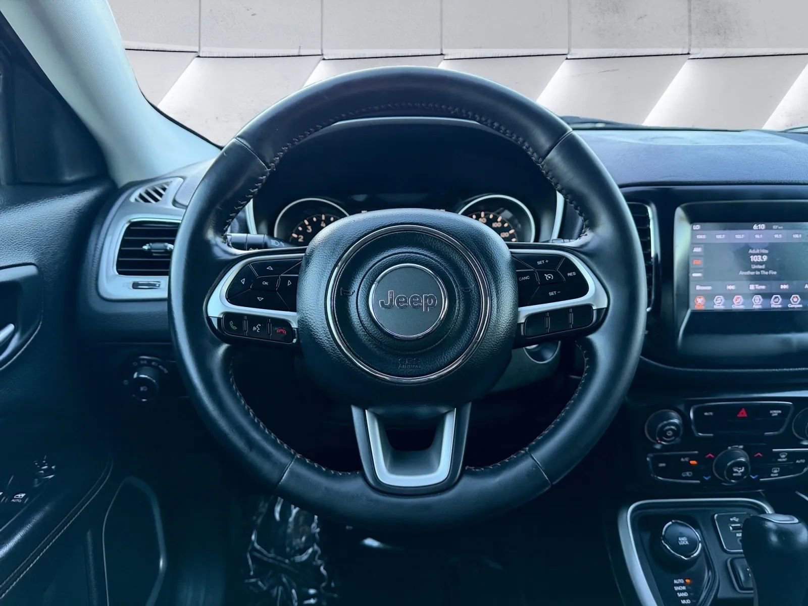 Used 2018 Jeep Compass Latitude w/ Popular Equipment Group image 16