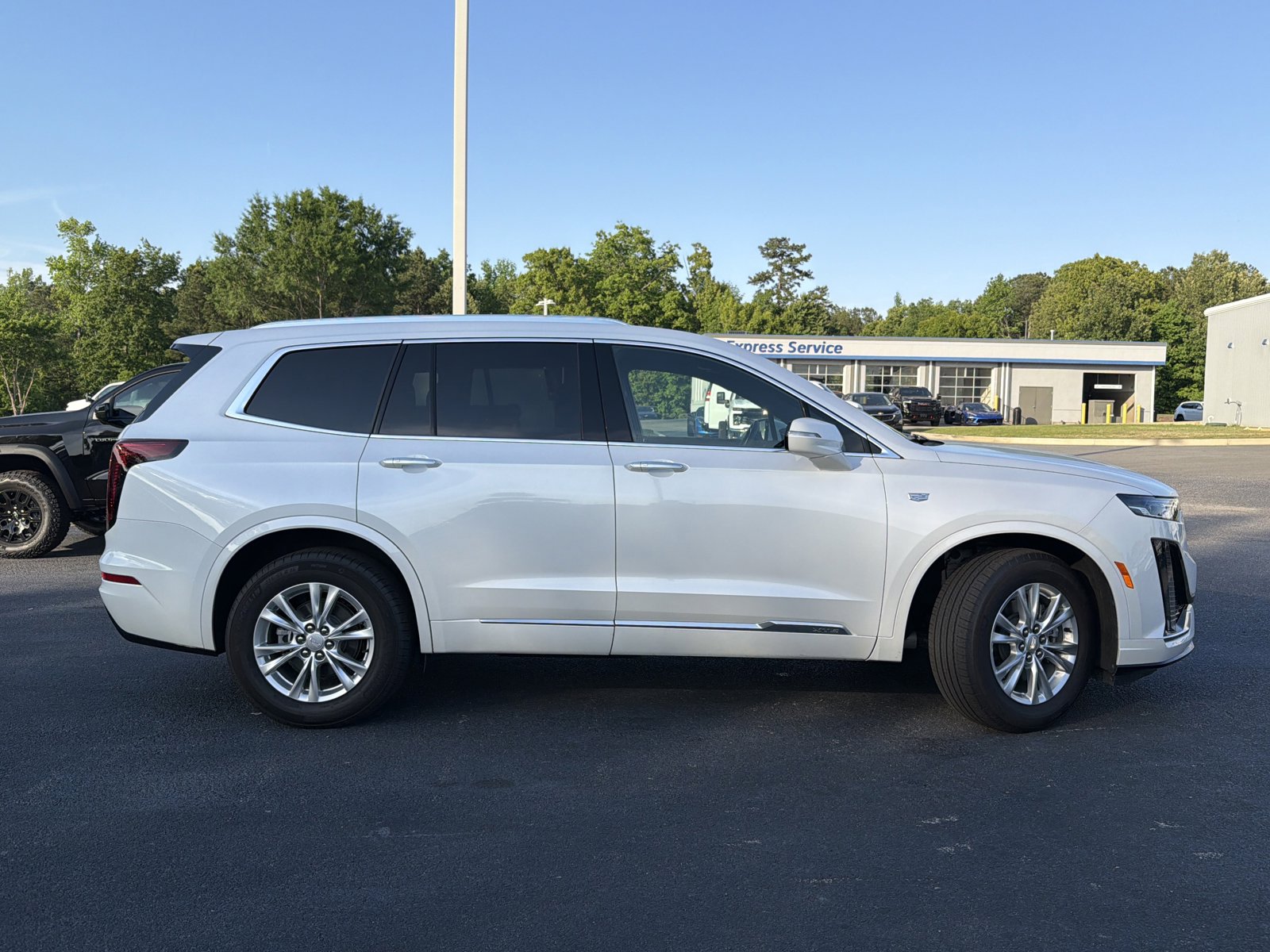 Used 2025 Cadillac XT6 Luxury image 13