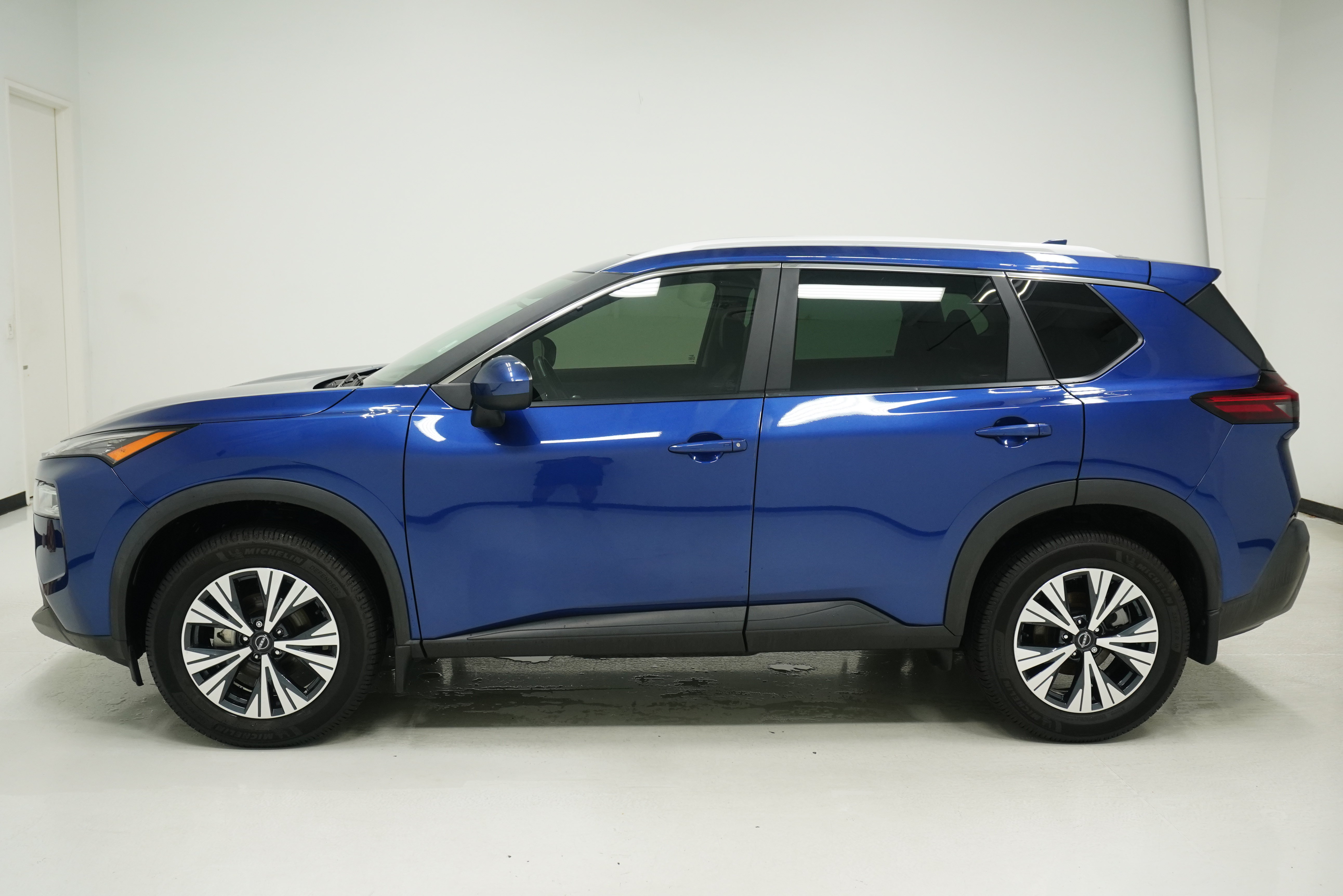 Used 2023 Nissan Rogue SV w/ SV Premium B Package FWD image 7