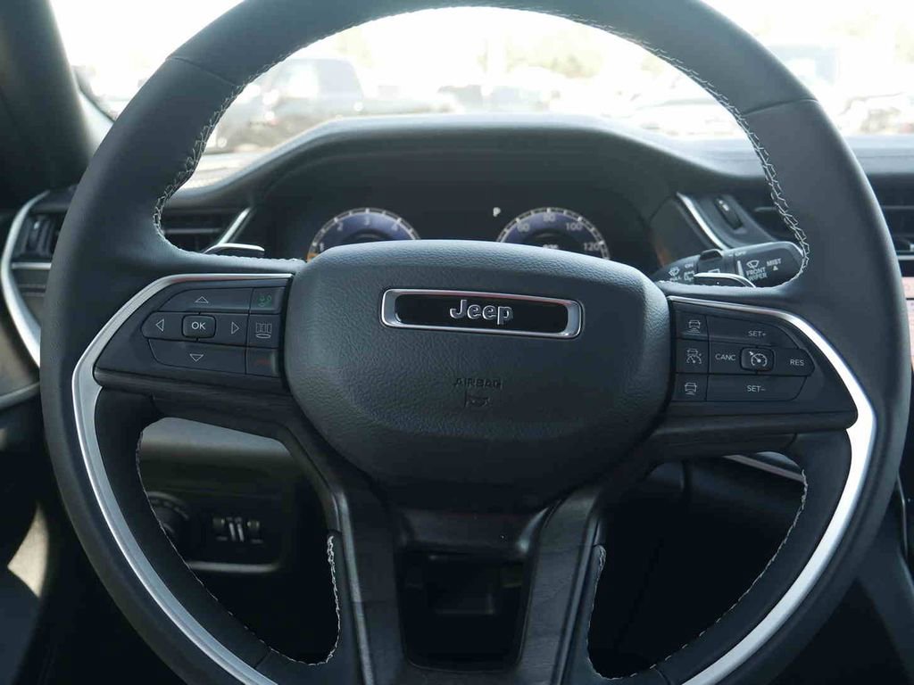 New 2025 Jeep Grand Cherokee Limited image 41