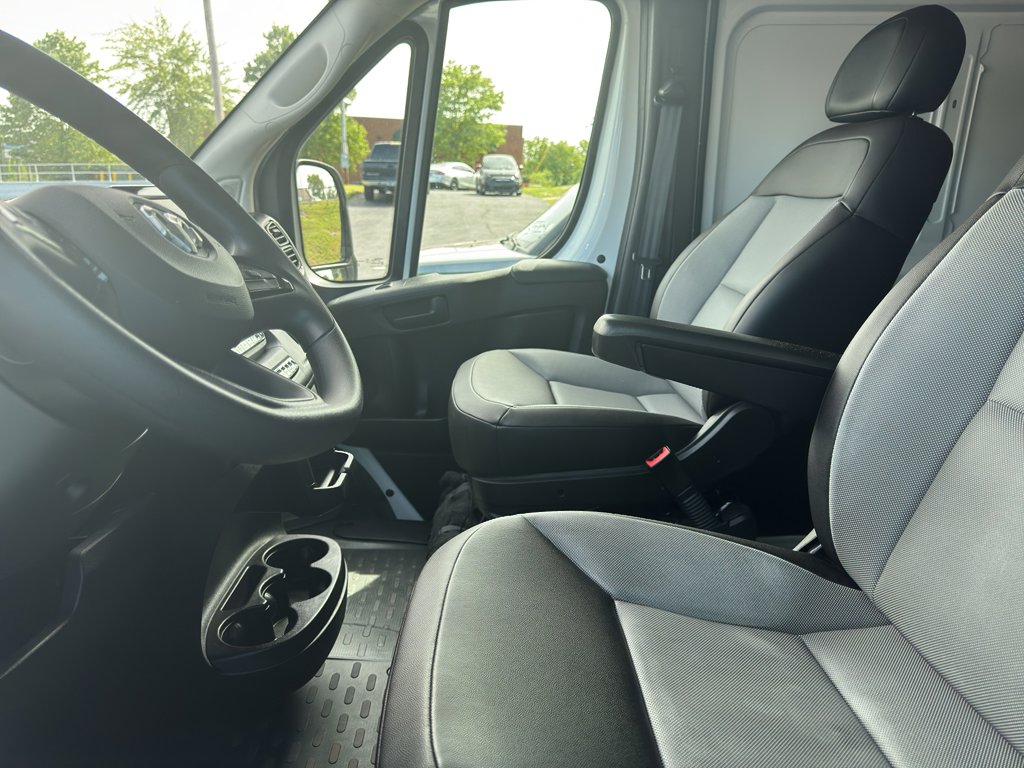 Used 2025 RAM ProMaster 2500 w/ Convenience Group FWD image 8