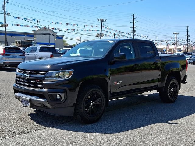 Used 2021 Chevrolet Colorado Z71 w/ Z71 Midnight Edition AWD/4WD image 3
