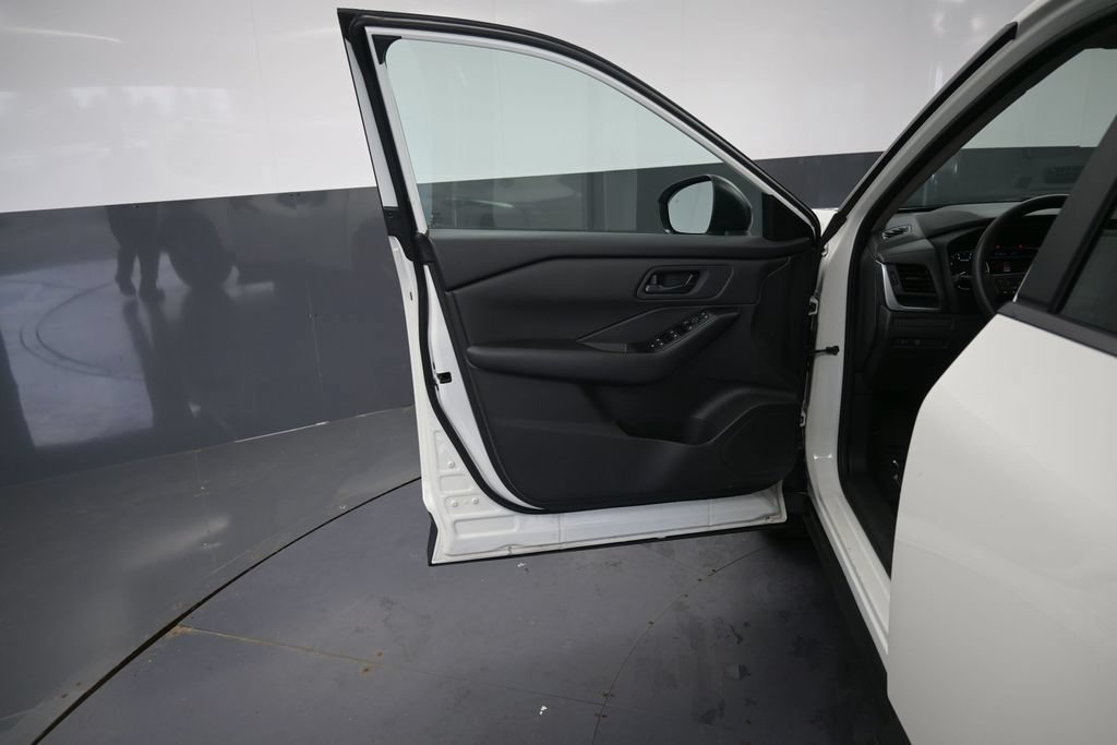 Used 2024 Nissan Rogue S FWD image 22
