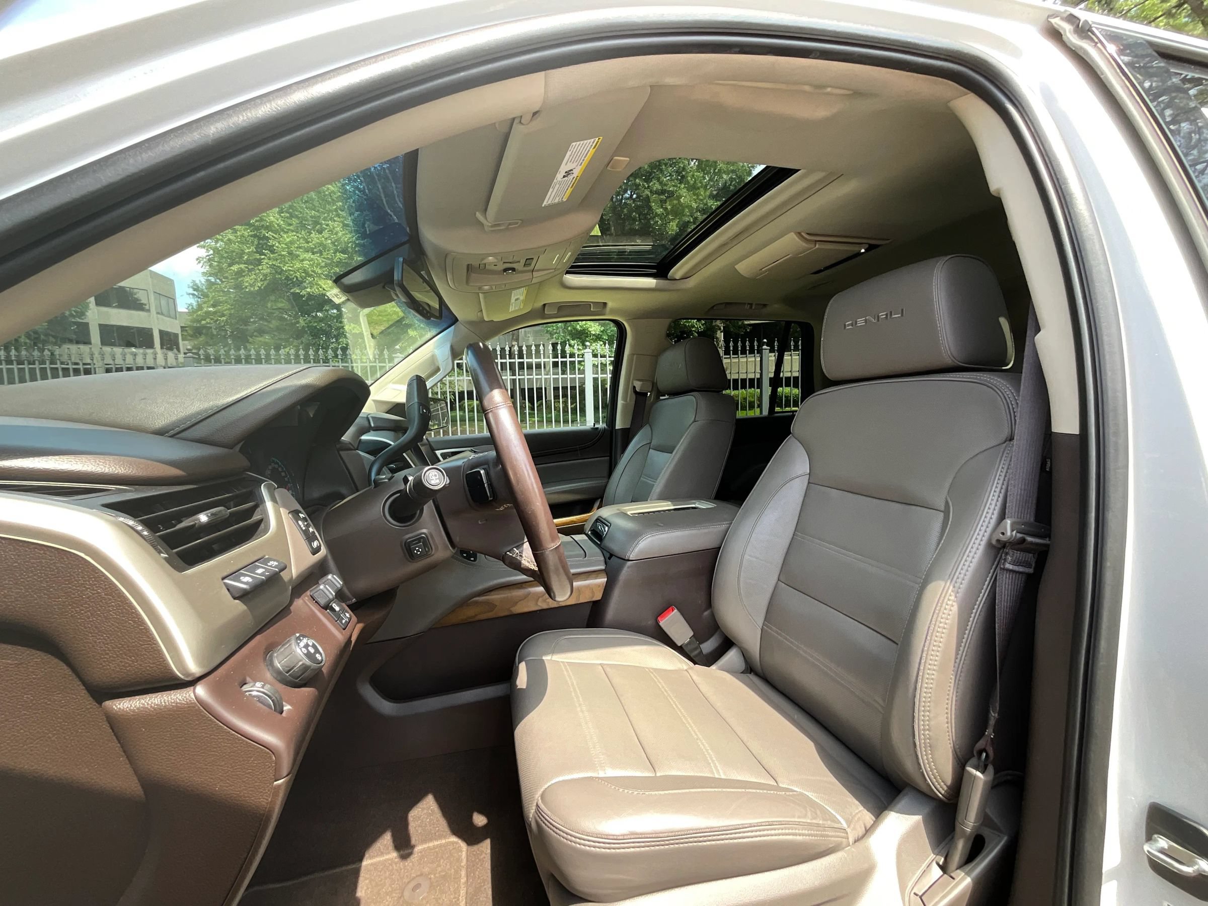 Used 2020 GMC Yukon Denali w/ Open Road Package RWD image 11