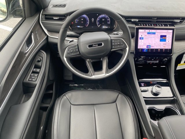New 2025 Jeep Grand Cherokee Limited w/ Luxury Tech Group II image 39