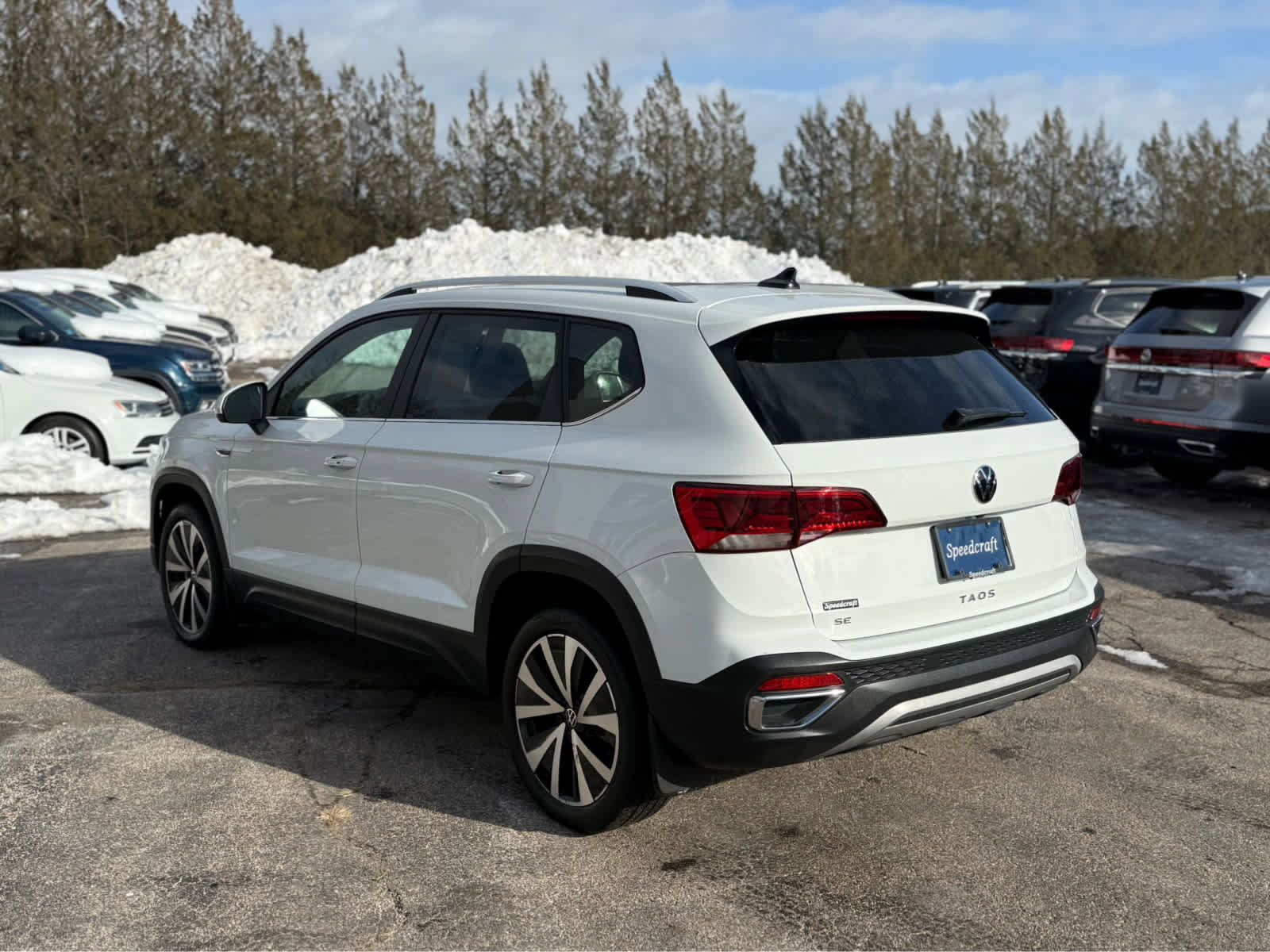 Used 2024 Volkswagen Taos SE image 5