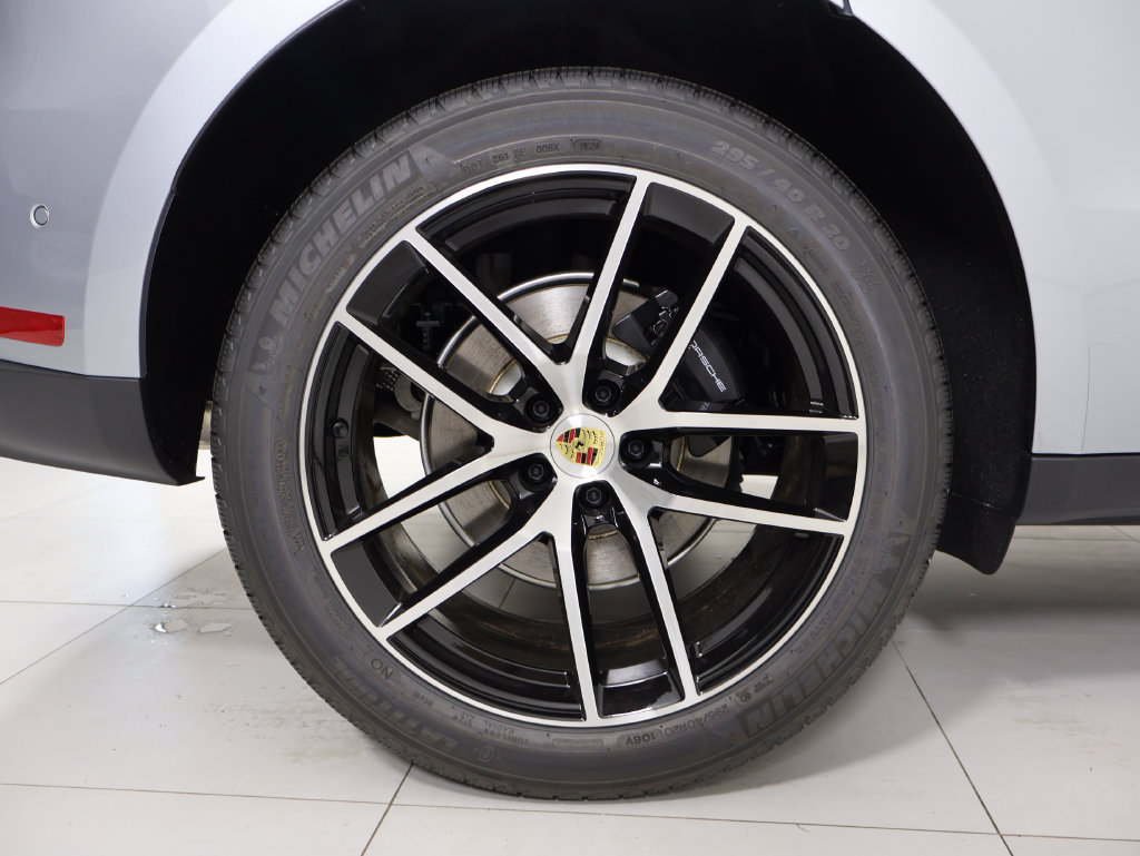 New 2026 Porsche Macan AWD/4WD image 25