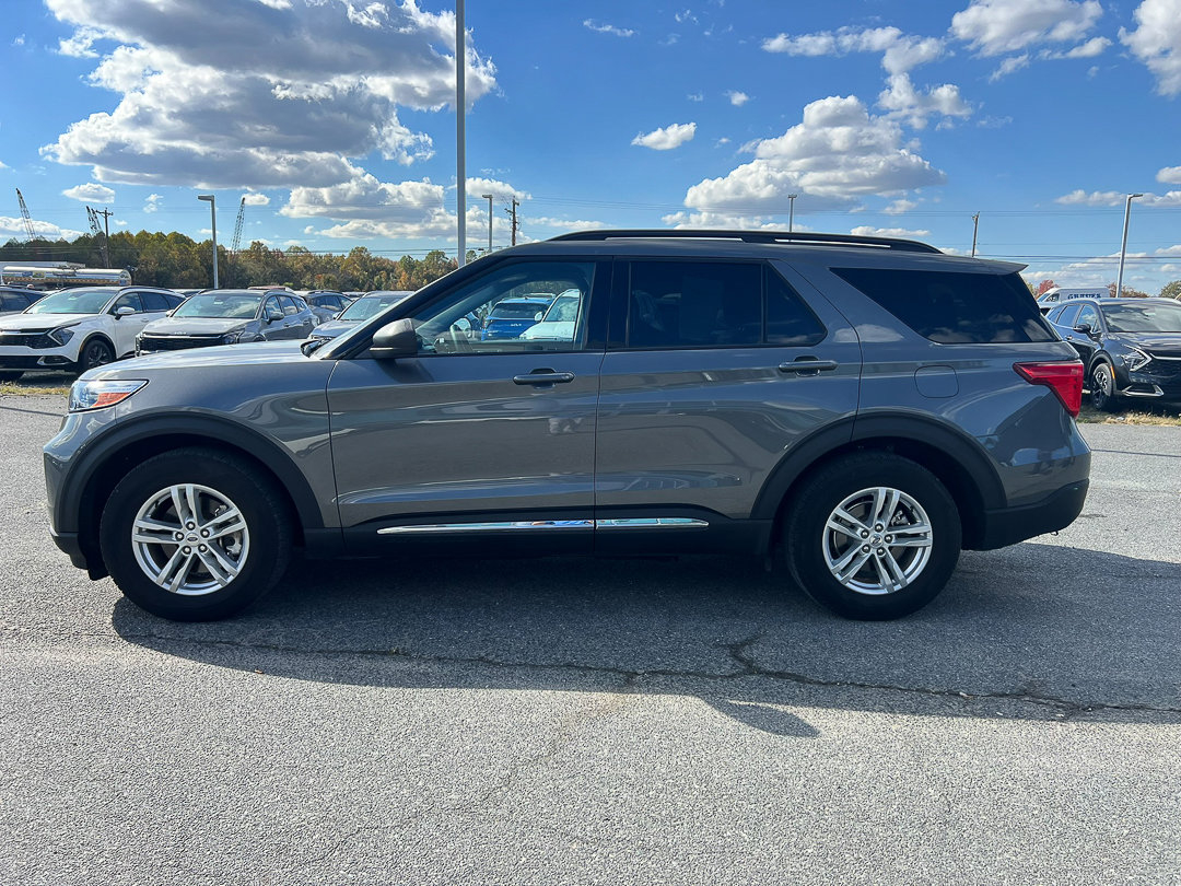 Used 2023 Ford Explorer XLT w/ Equipment Group 202A image 2