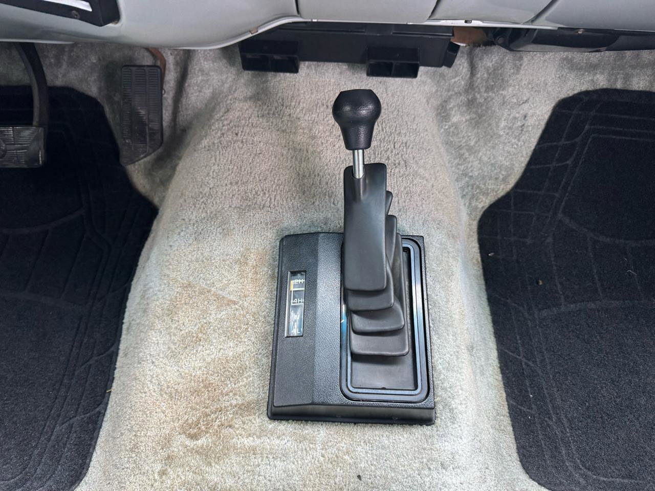 Used 1989 GMC Suburban 4WD image 19