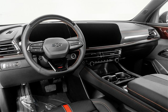 Used 2026 Chevrolet Traverse RS image 2