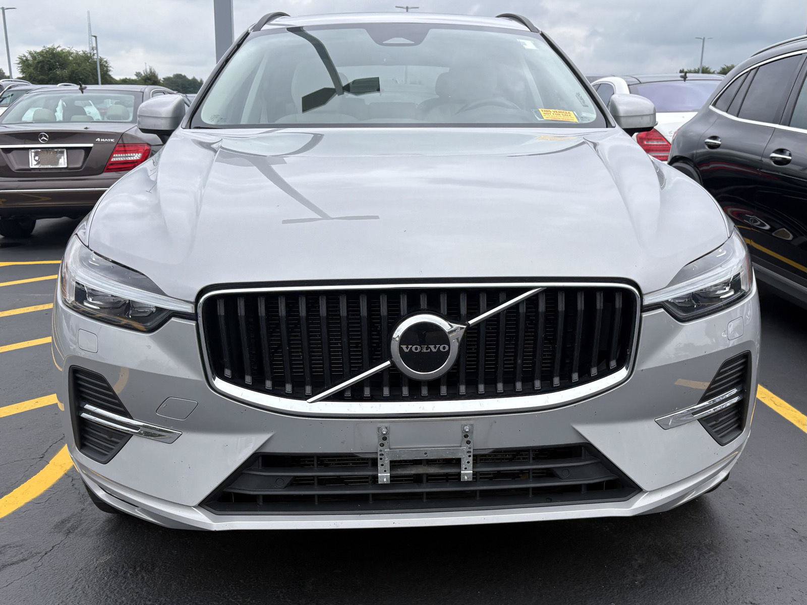 Used 2022 Volvo XC60 B5 Momentum w/ Climate Package AWD/4WD image 2