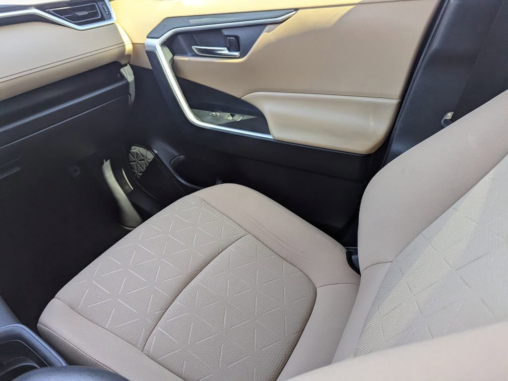 Used 2020 Toyota RAV4 XLE image 13