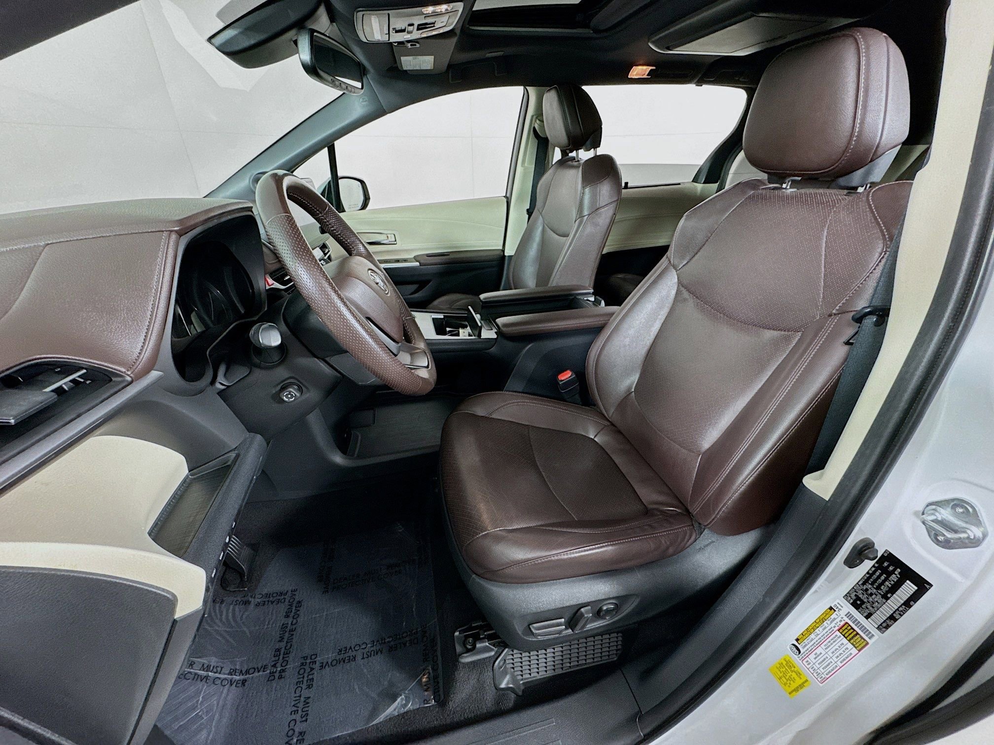 Certified 2022 Toyota Sienna Platinum image 12