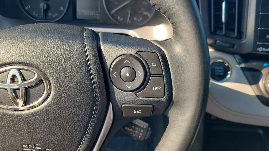 Used 2018 Toyota RAV4 XLE AWD/4WD image 22