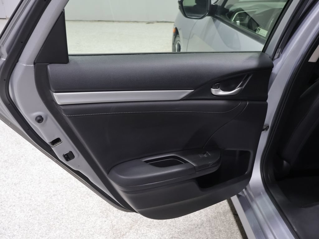 Used 2018 Honda Civic Touring image 19