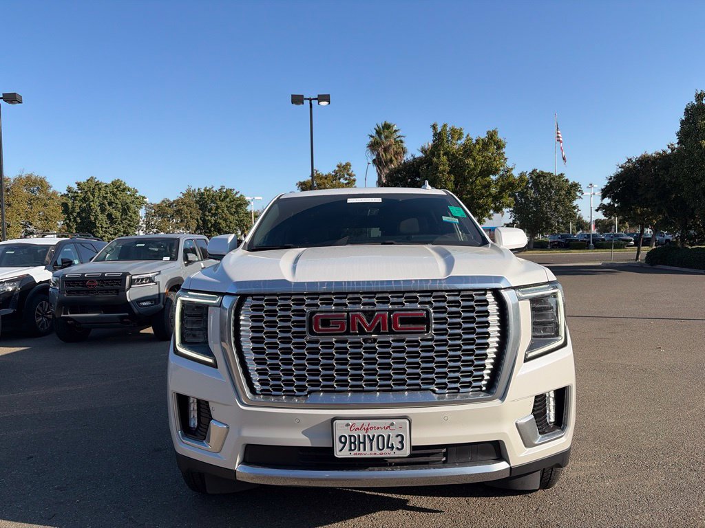 Used 2022 GMC Yukon XL Denali w/ Denali Premium Package AWD/4WD image 2