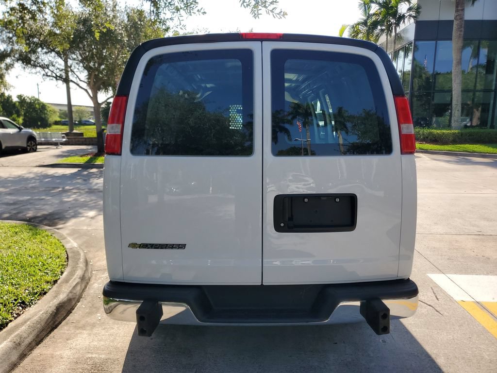 Used 2025 Chevrolet Express 2500 w/ Driver Convenience Package RWD image 5