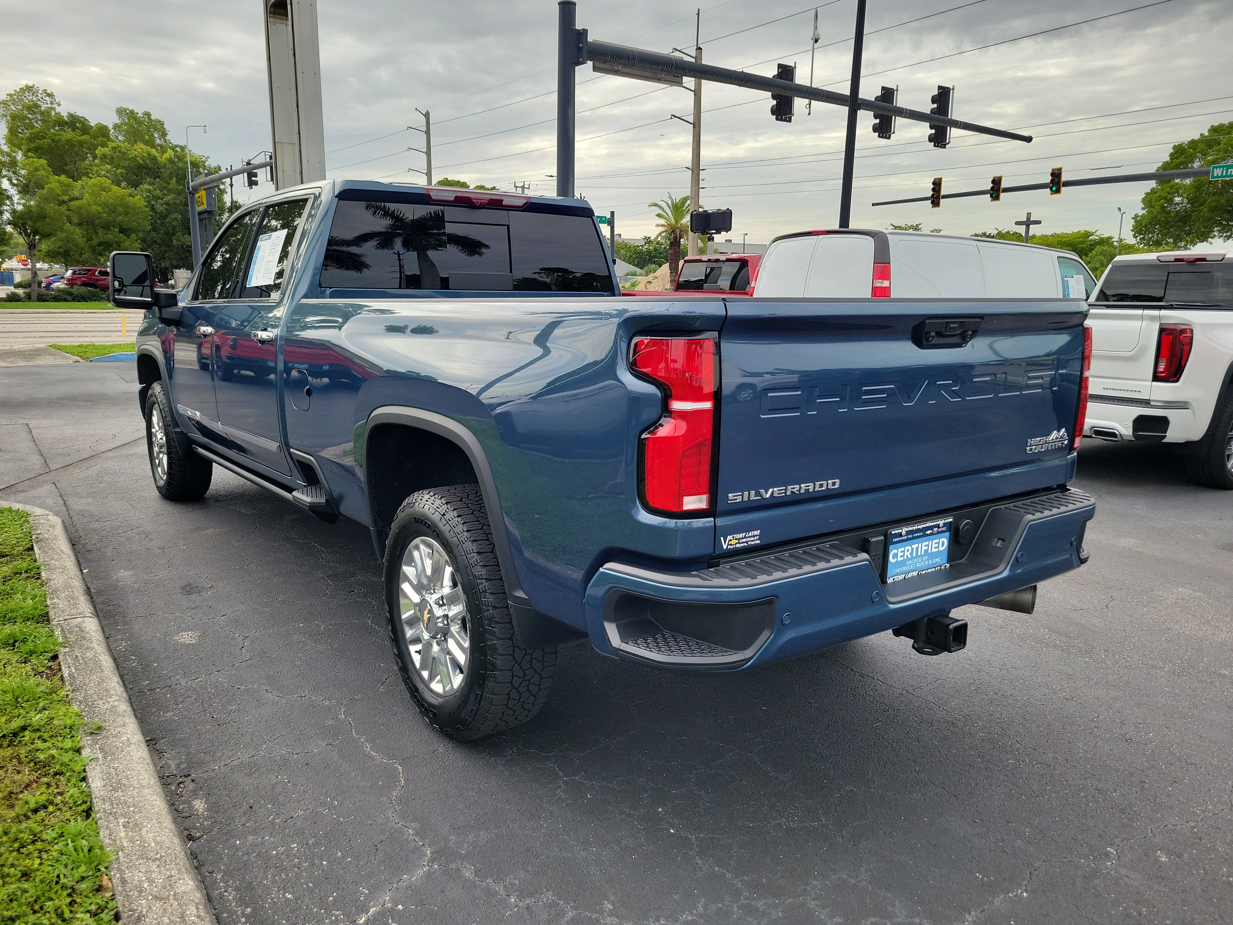 Used 2025 Chevrolet Silverado 3500 High Country w/ Technology Package image 3