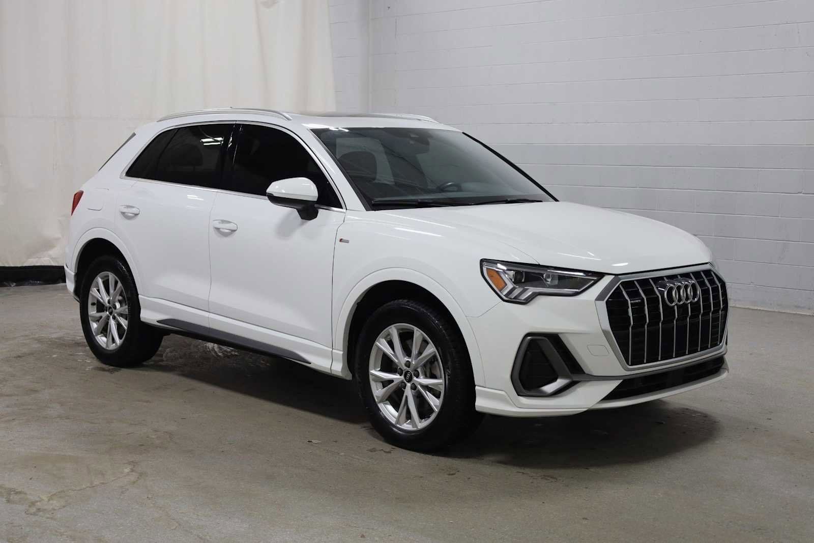 Used 2023 Audi Q3 2.0T Premium w/ Convenience Package image 13