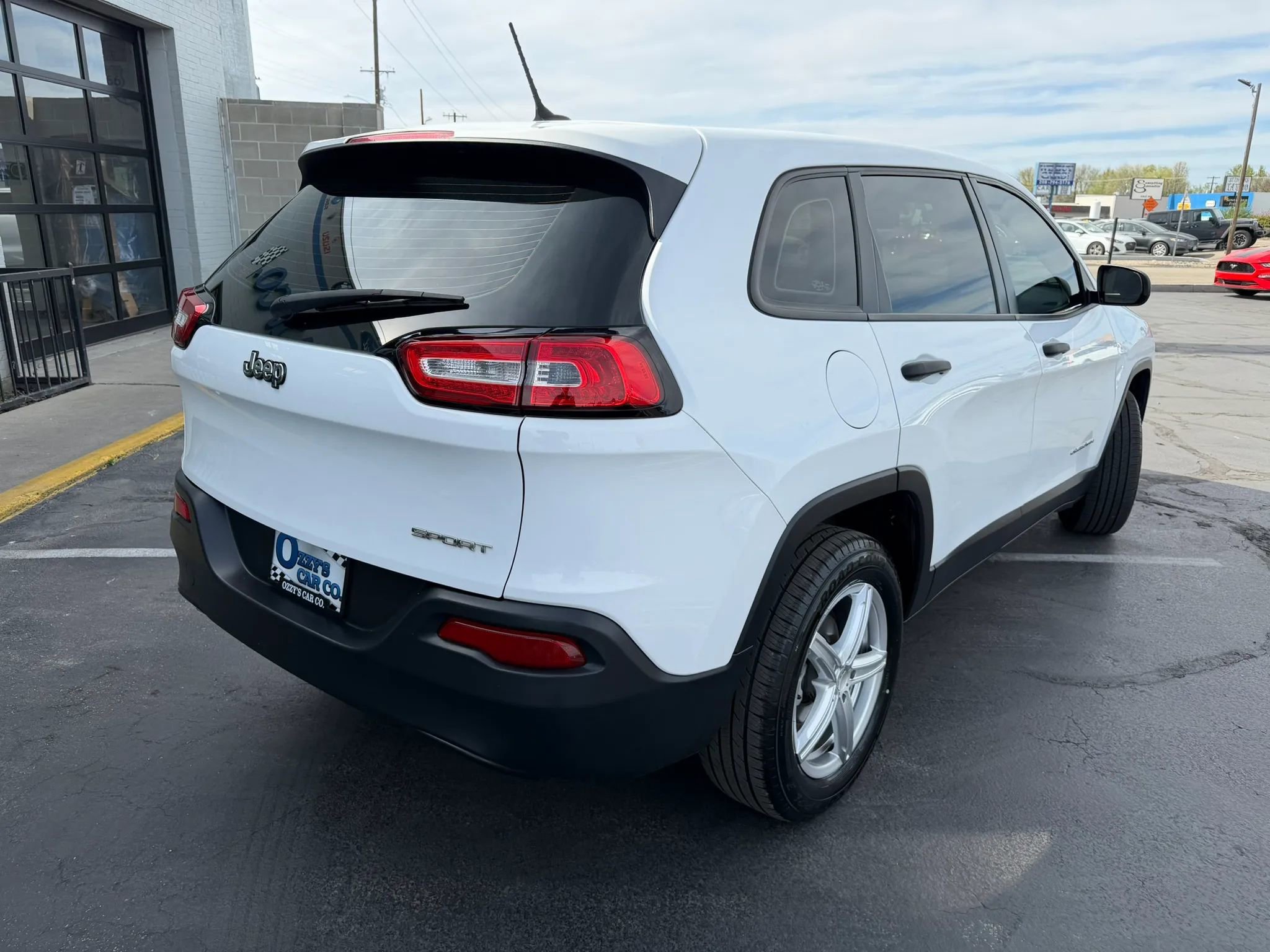 Used 2015 Jeep Cherokee Sport image 7