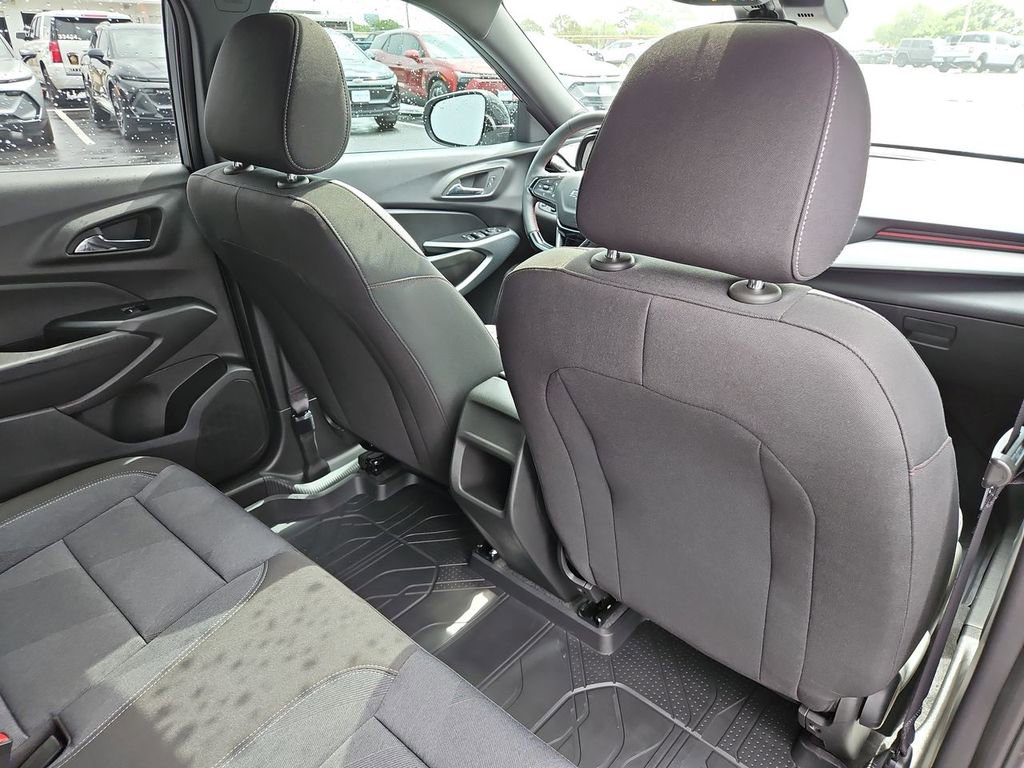 Certified 2025 Chevrolet Trax RS w/ Sunroof Package image 21