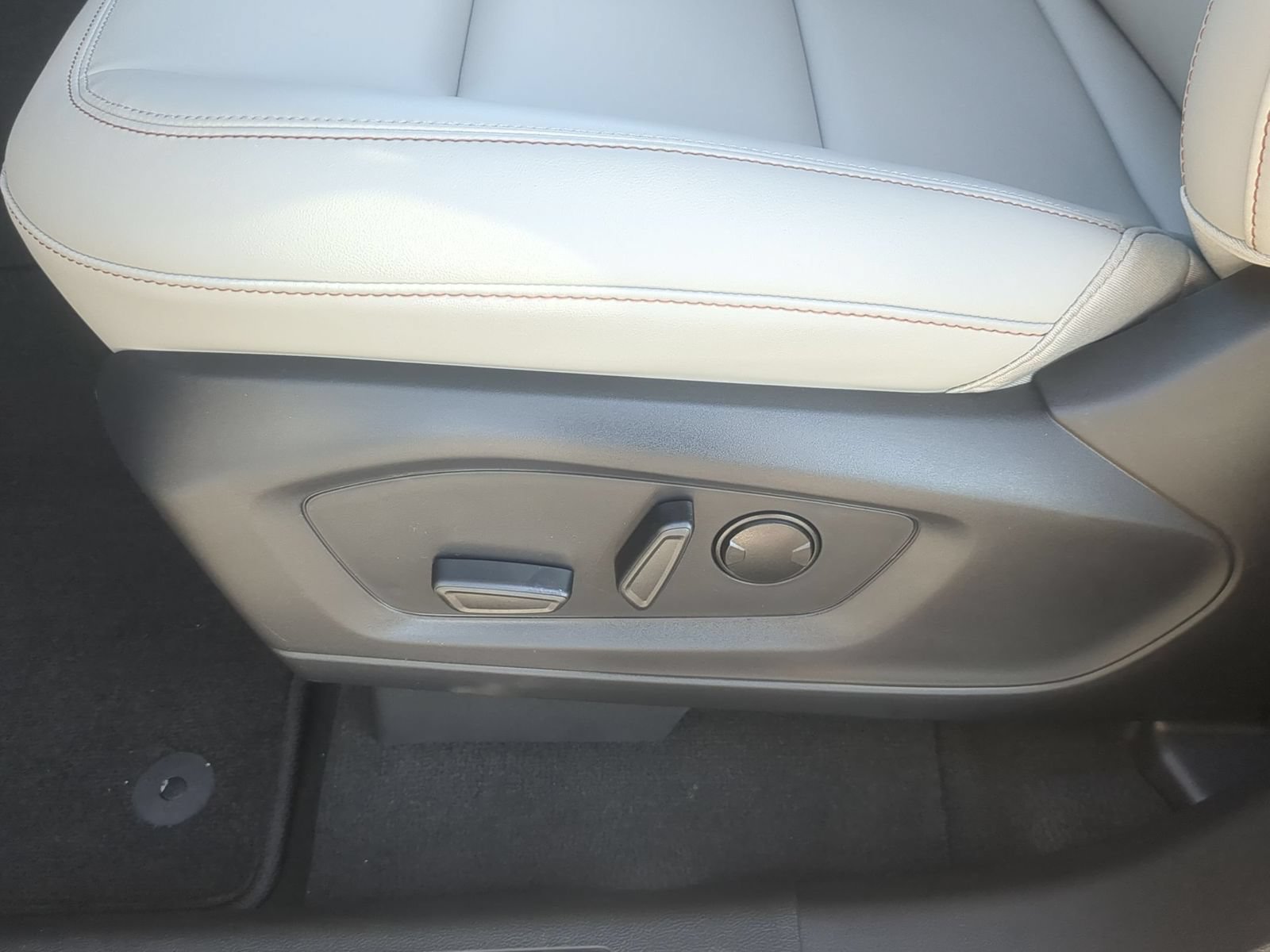 New 2027 Ford Explorer Active AWD/4WD image 14