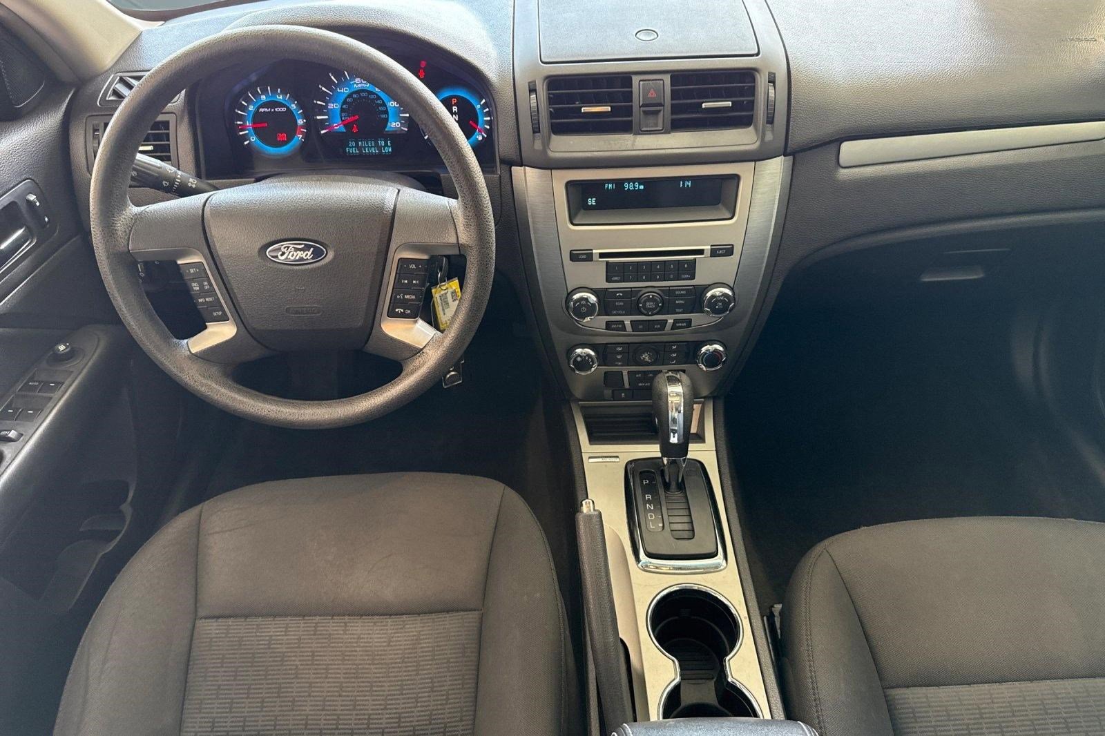 Used 2010 Ford Fusion SE FWD image 25