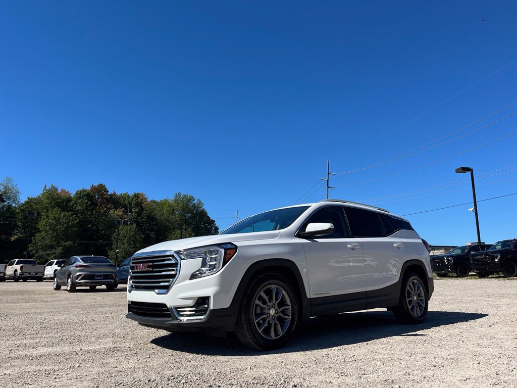 Used 2023 GMC Terrain SLT FWD image 2