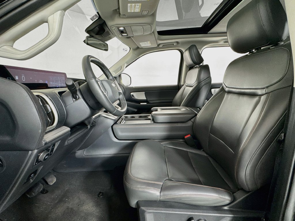 Used 2025 Ford Expedition Active AWD/4WD image 10