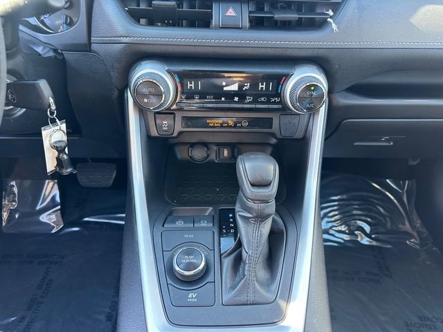 Used 2022 Toyota RAV4 LE image 25