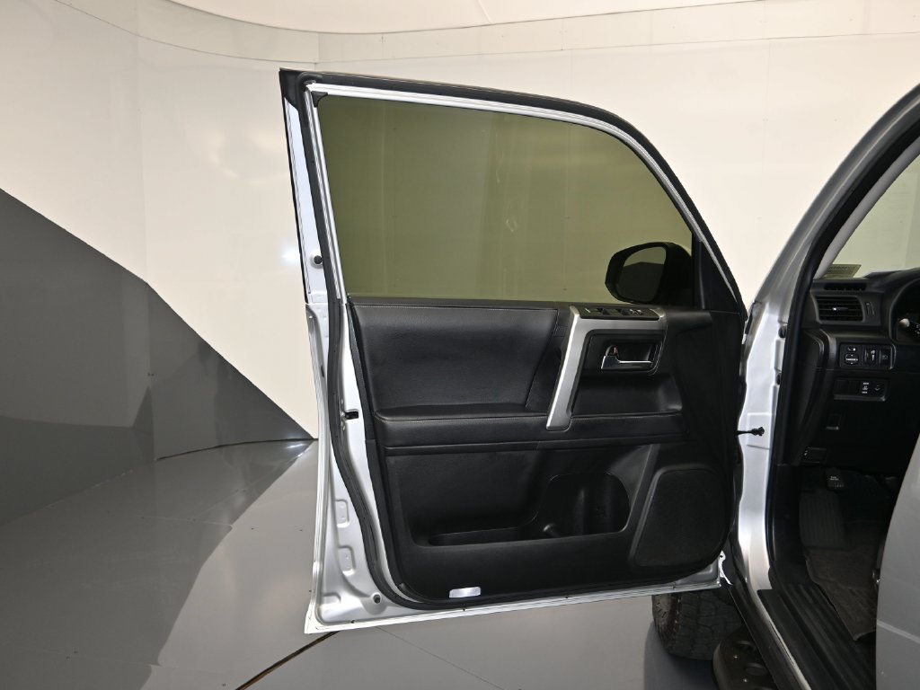 Used 2023 Toyota 4Runner SR5 AWD/4WD image 10