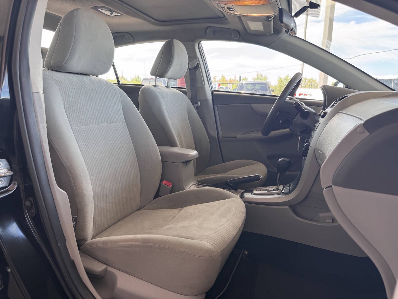 Used 2010 Toyota Corolla LE FWD image 11
