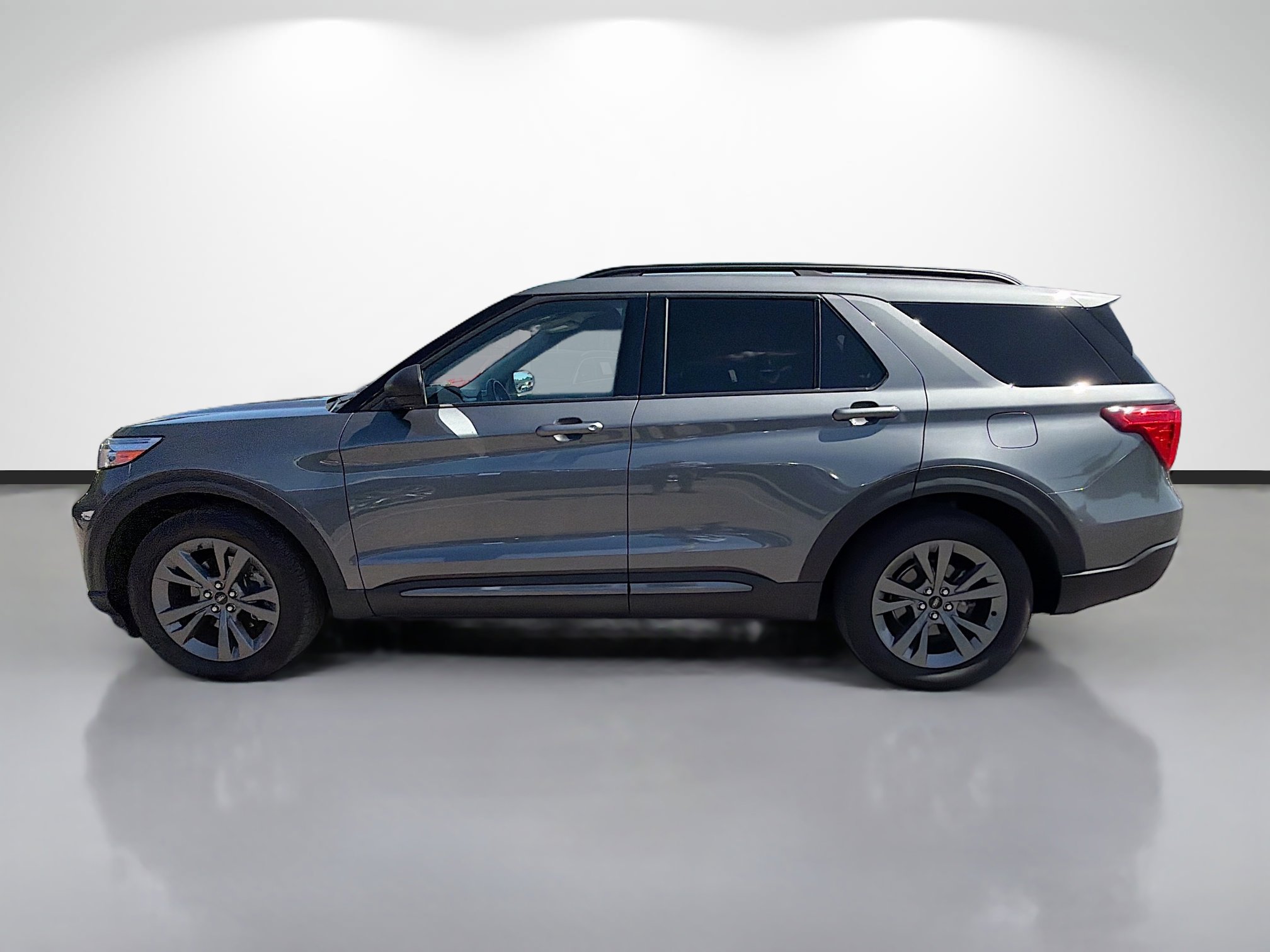 Used 2021 Ford Explorer XLT w/ Equipment Group 202A RWD image 6