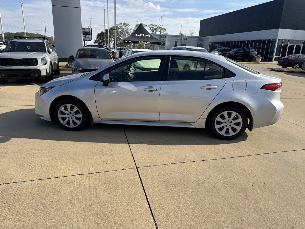 Used 2022 Toyota Corolla LE image 31