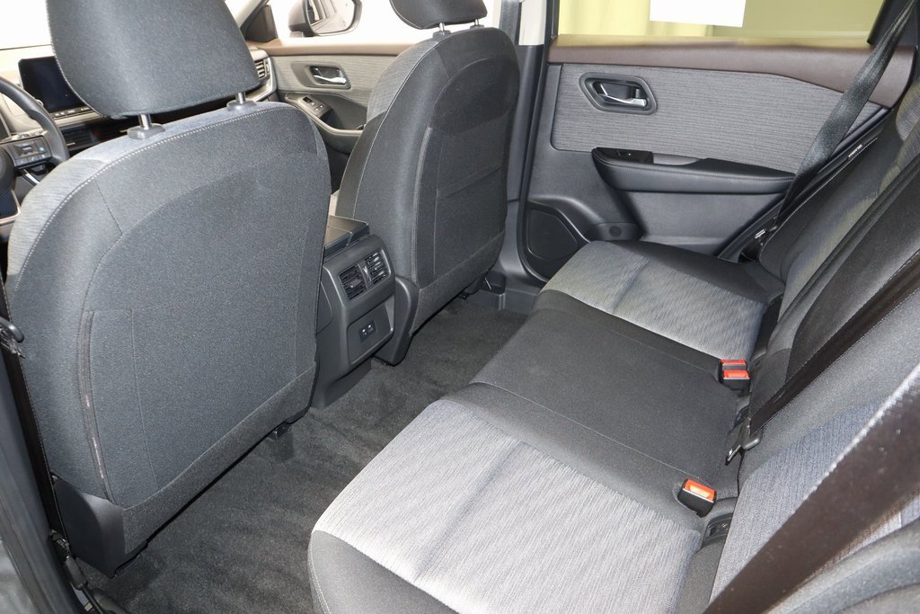 Certified 2023 Nissan Rogue SV image 24