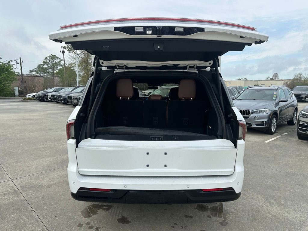 Used 2025 Lincoln Navigator Reserve image 27