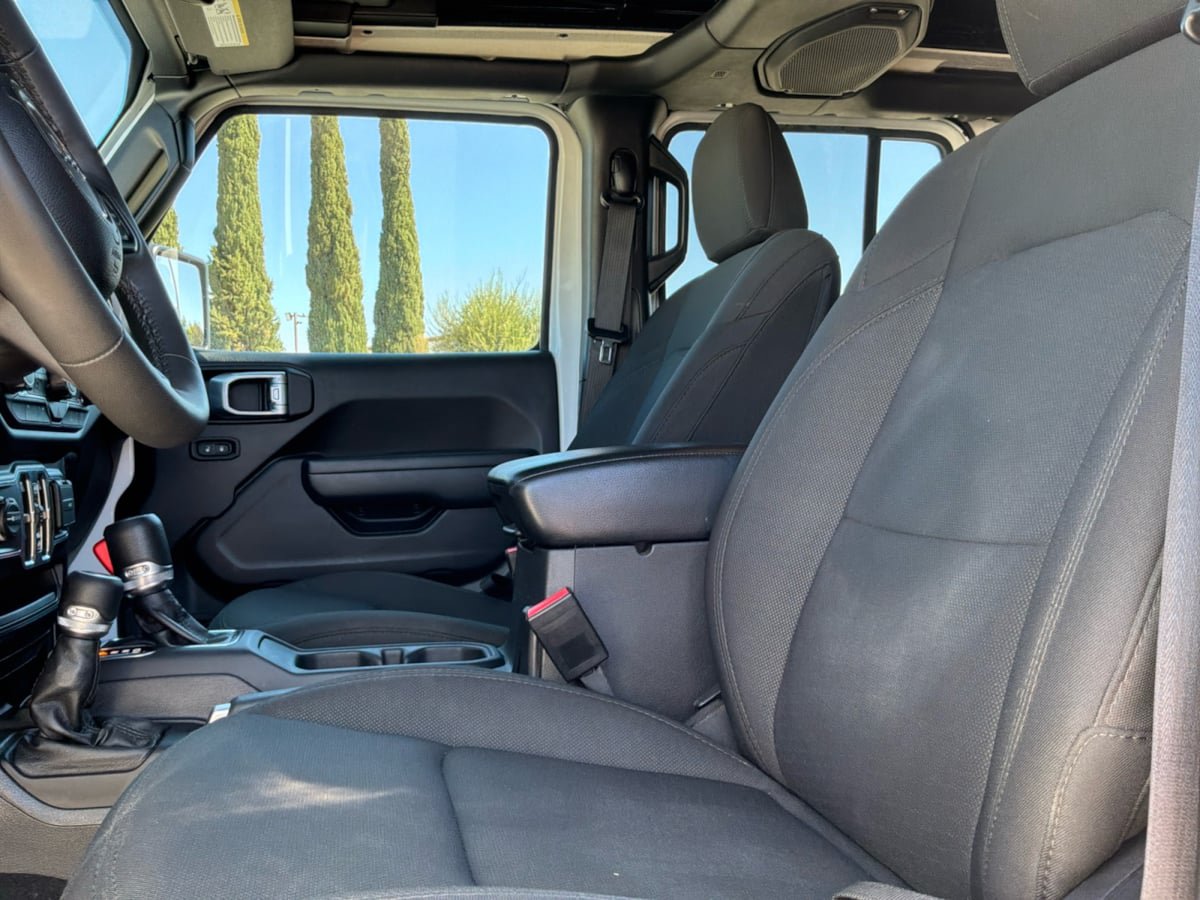 Used 2023 Jeep Wrangler Unlimited w/ Sun & Screen Package AWD/4WD image 18