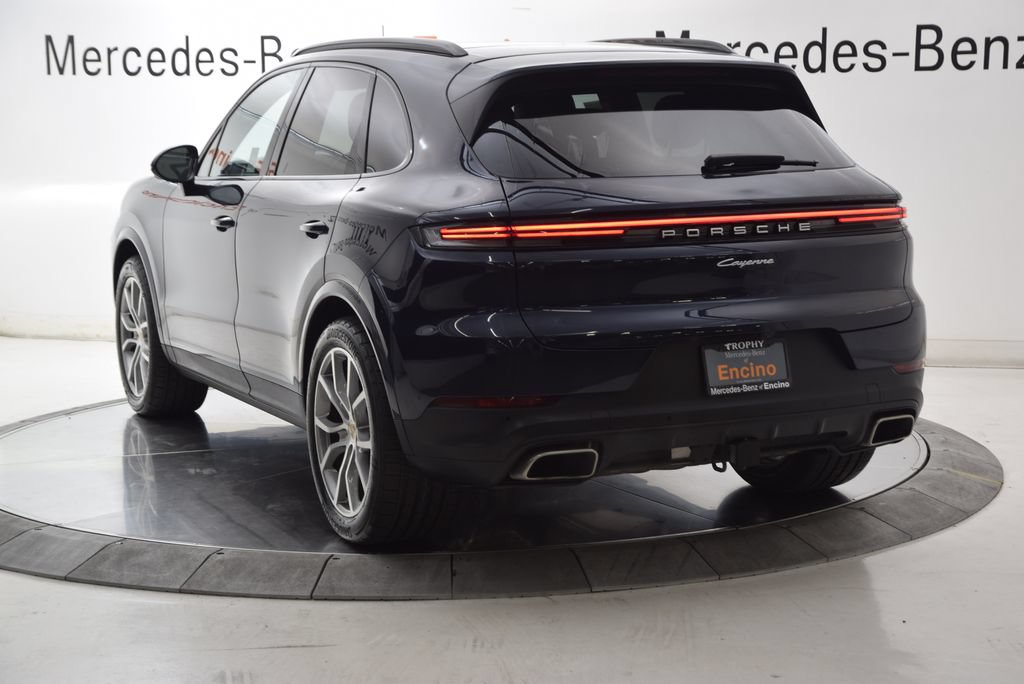 Used 2024 Porsche Cayenne AWD/4WD image 4
