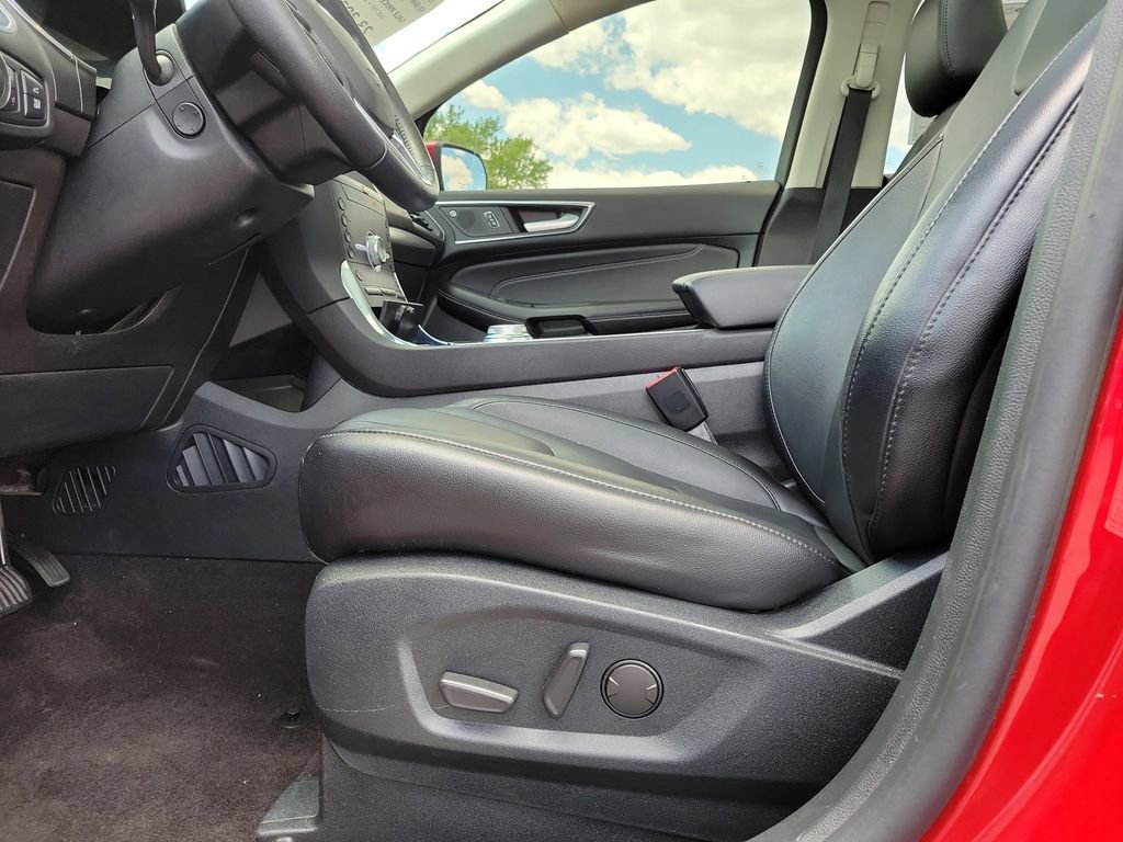 Certified 2020 Ford Edge Titanium AWD/4WD image 18