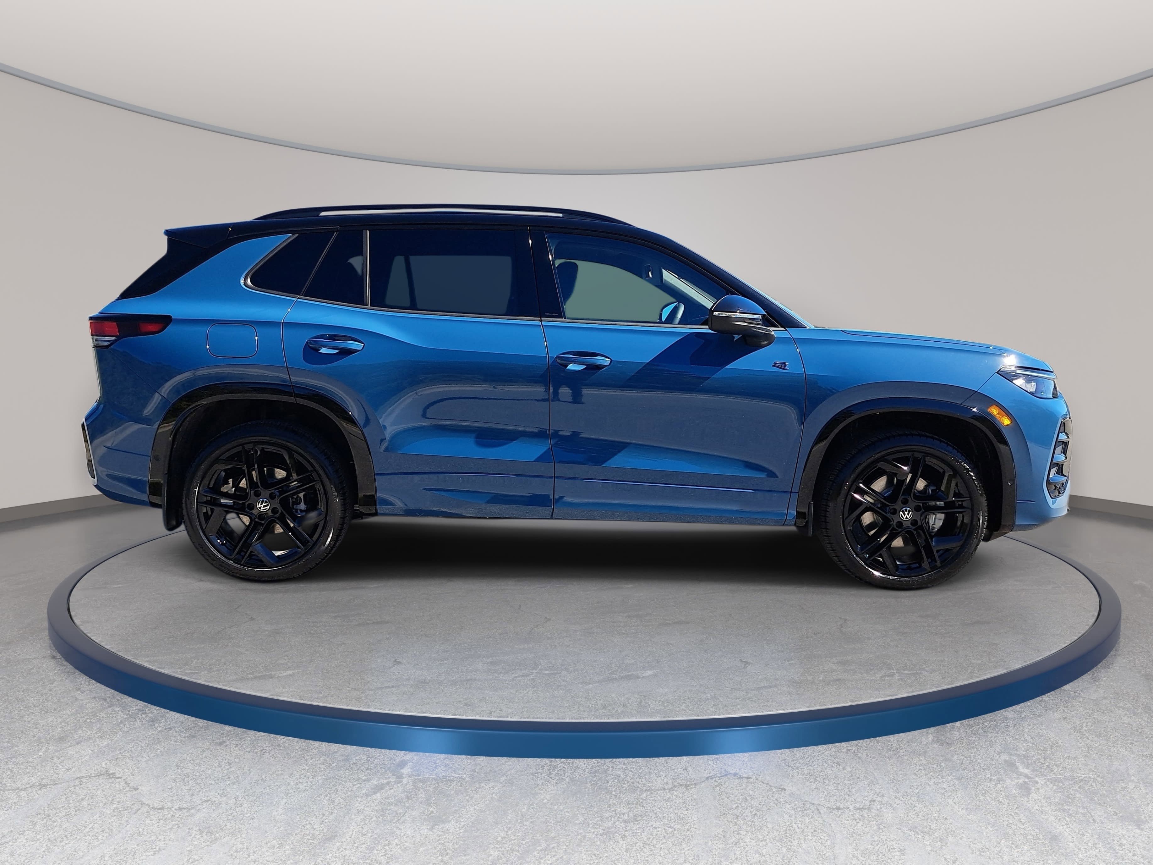 New 2026 Volkswagen Tiguan SE R-Line AWD/4WD image 4