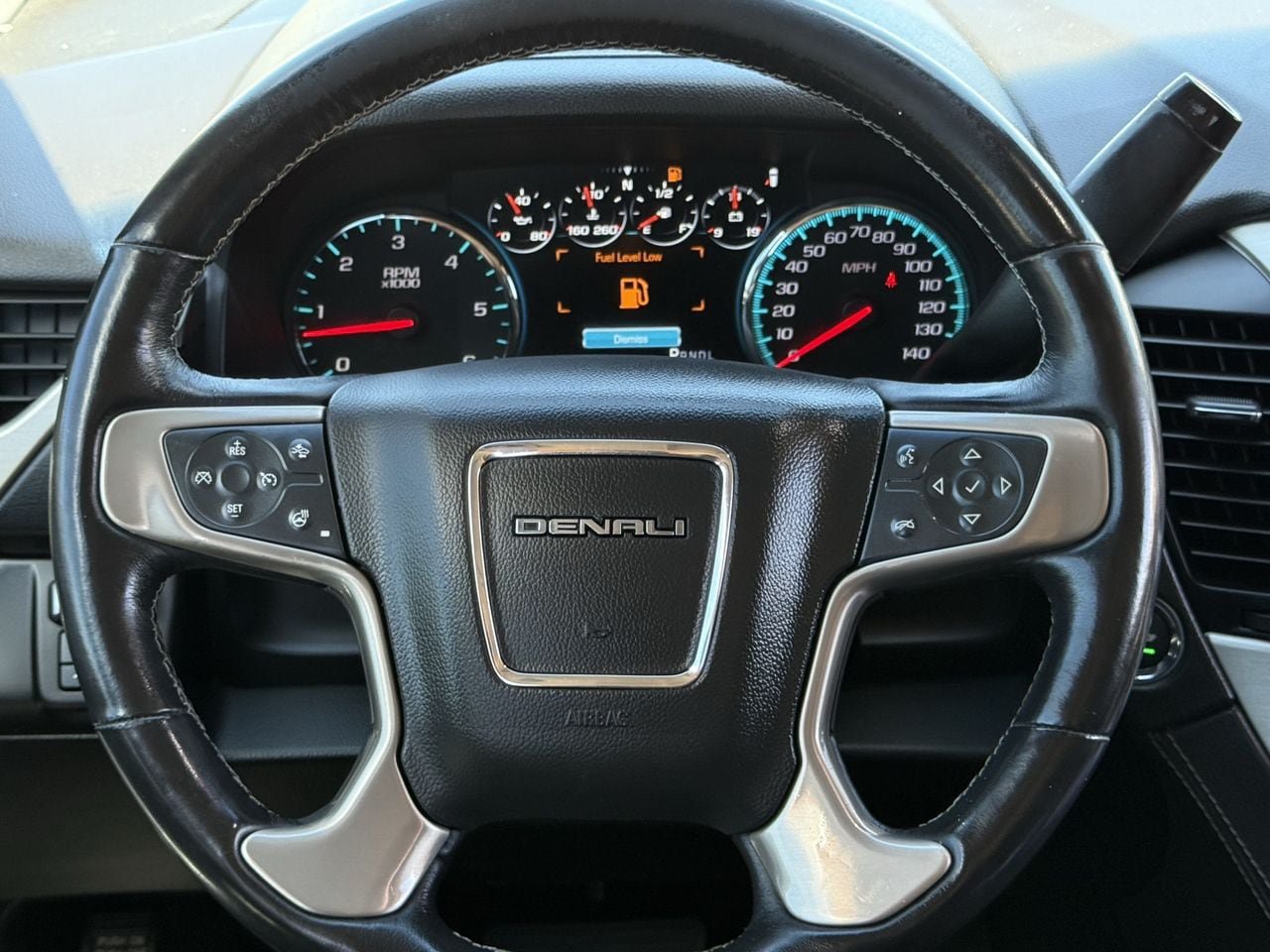 Used 2019 GMC Yukon Denali w/ Denali Ultimate Package RWD image 11