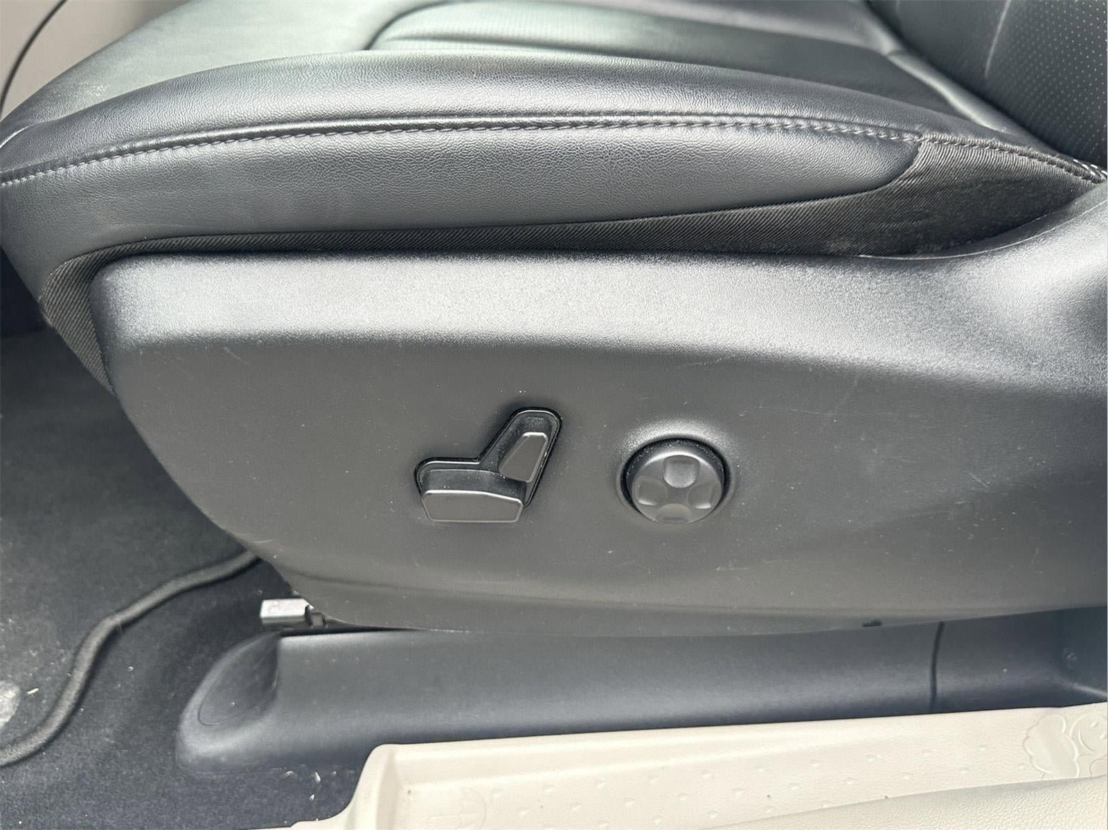 Used 2024 Chrysler Pacifica Select FWD image 16