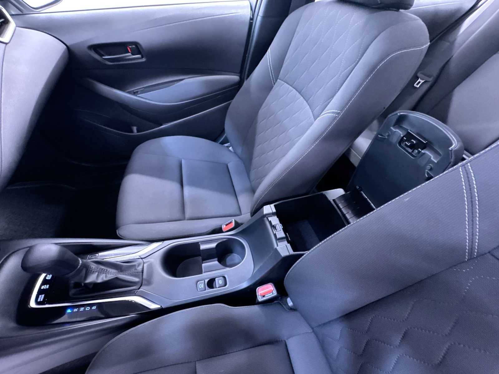 Used 2025 Toyota Corolla LE FWD image 28