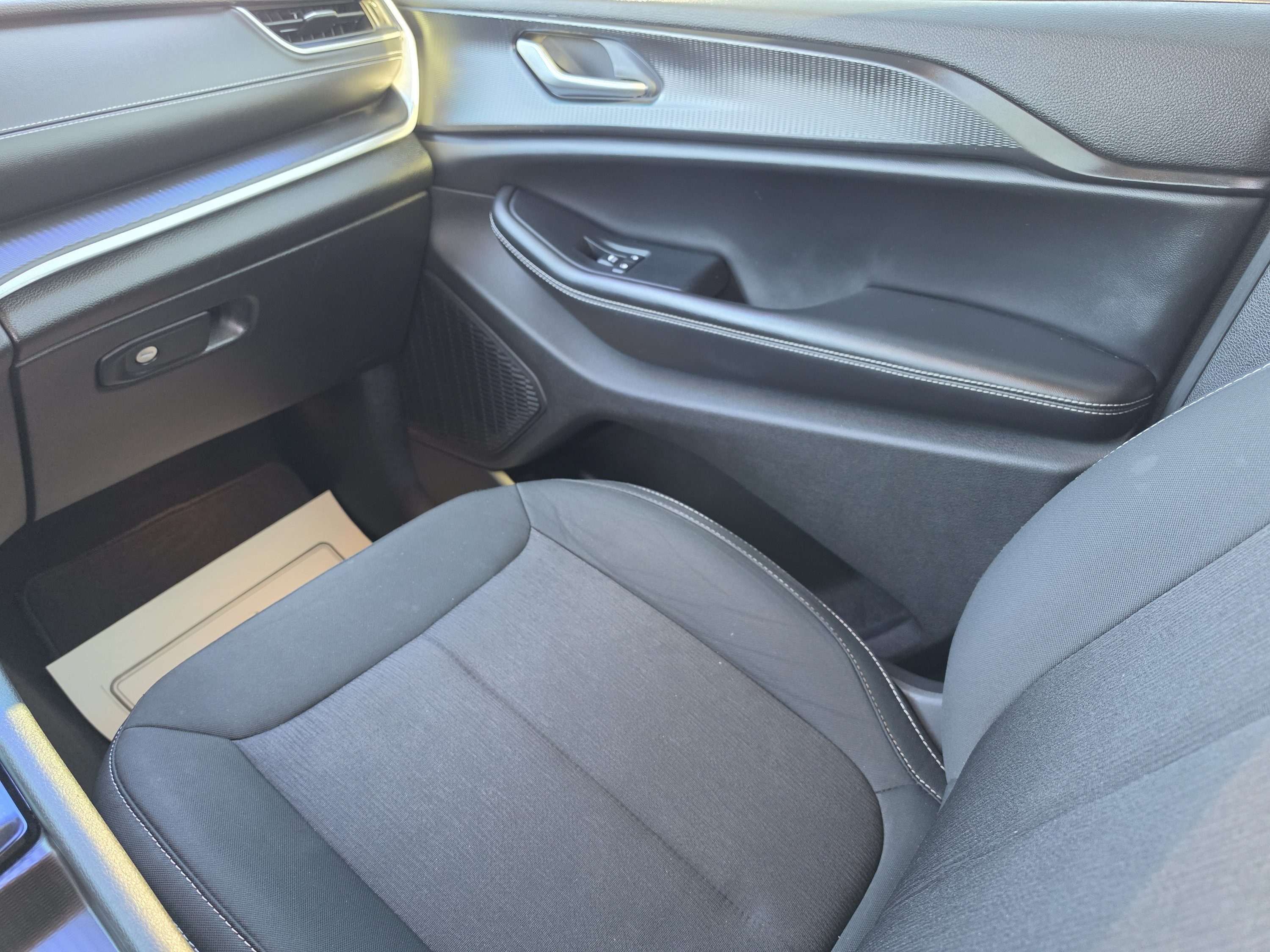 Used 2024 Jeep Grand Cherokee L Laredo RWD image 21