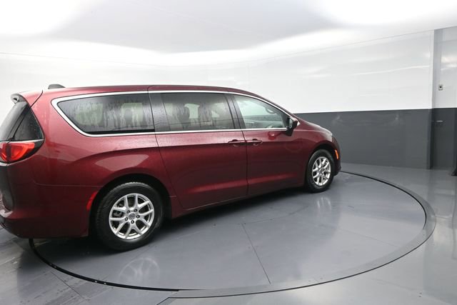 Used 2022 Chrysler Voyager LX FWD image 47