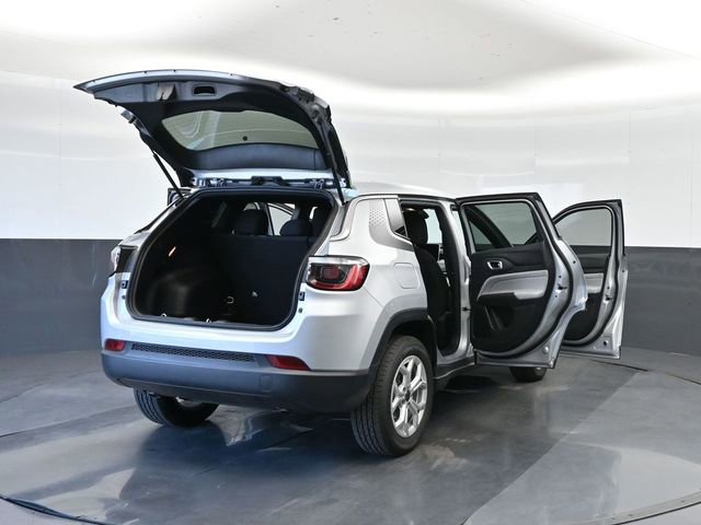 Used 2025 Jeep Compass Sport w/ Mopar Graphics Package AWD/4WD image 35
